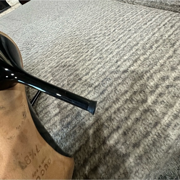 GUCCI Black Patent Heels with Tortoise Shell details - Picture 13 of 13